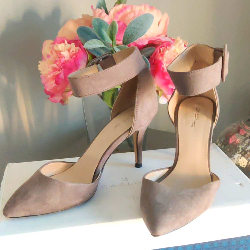Zara suede heels 👠